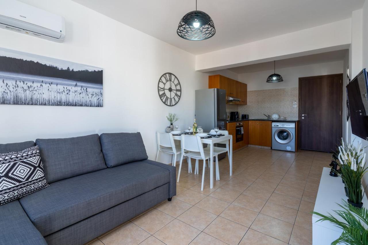 Polyn 1- Bedroom Apartment In Larnaca Exteriér fotografie