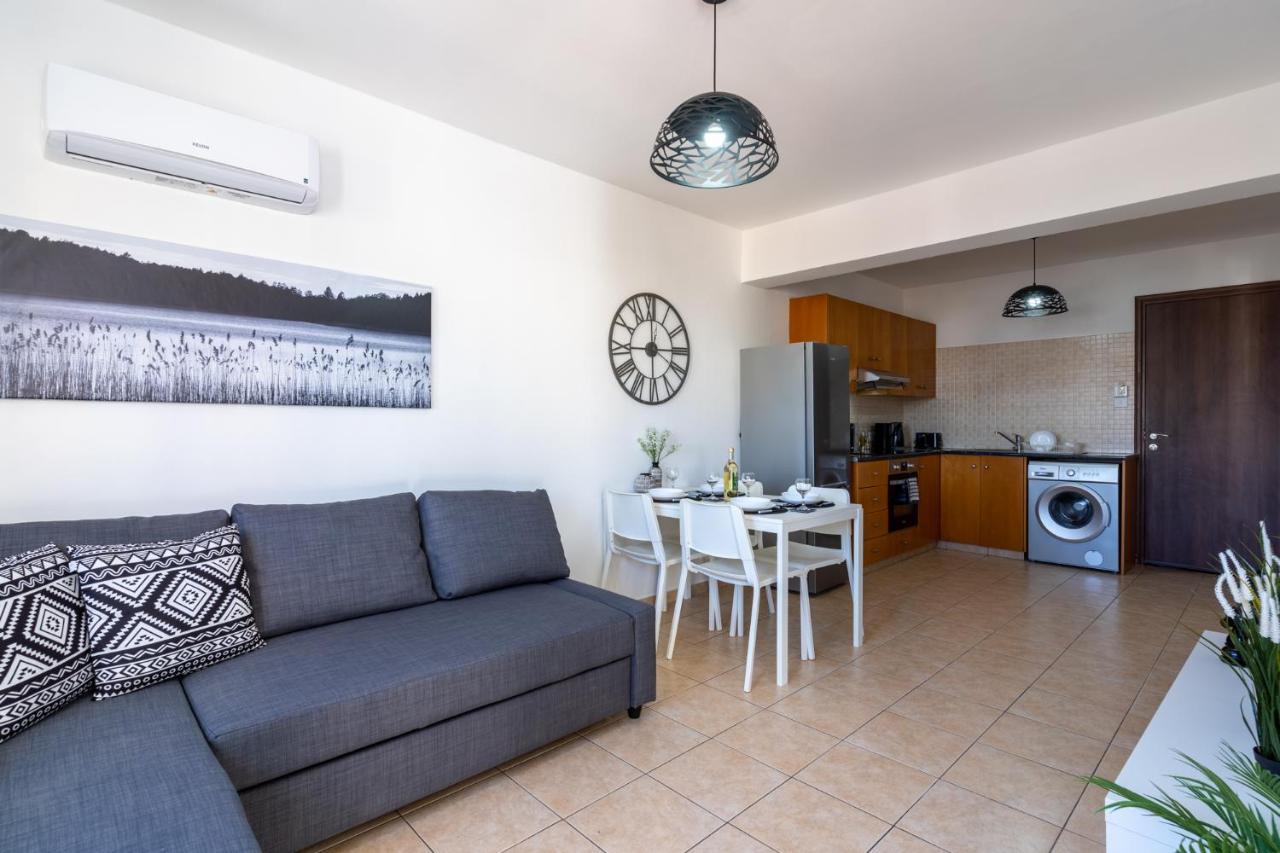 Polyn 1- Bedroom Apartment In Larnaca Exteriér fotografie