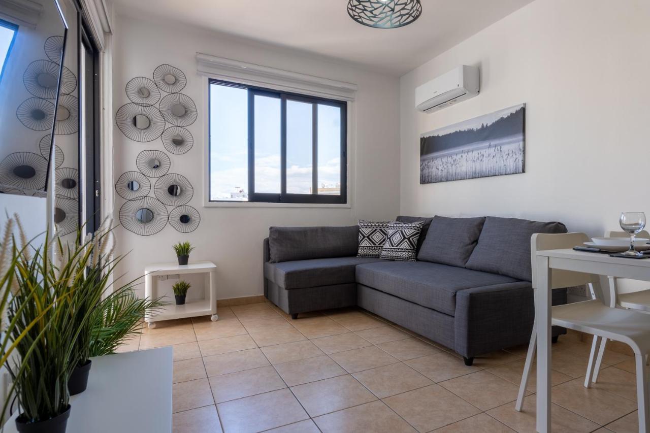 Polyn 1- Bedroom Apartment In Larnaca Exteriér fotografie